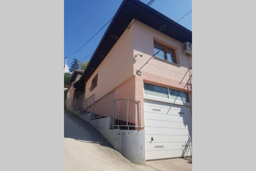 Apartman Sa Garazom I Internetom Saraievo Exterior foto